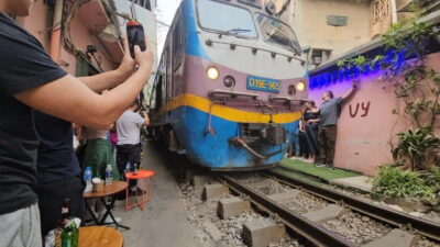 Hanoi: Street Food Tour with Train Street and Old Quarter - Starting in Old Quarter: Tong Duy Tan and the City’s Daily Beat
