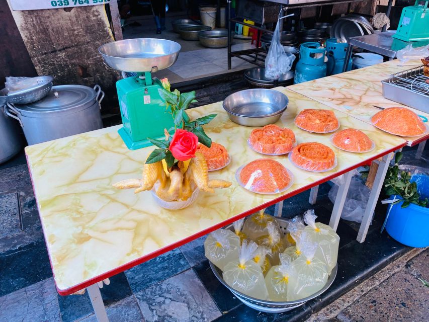Hanoi: Vegan Street Food & Stories - The short sightseeing break at Đền Tiên hạ Phất lộc