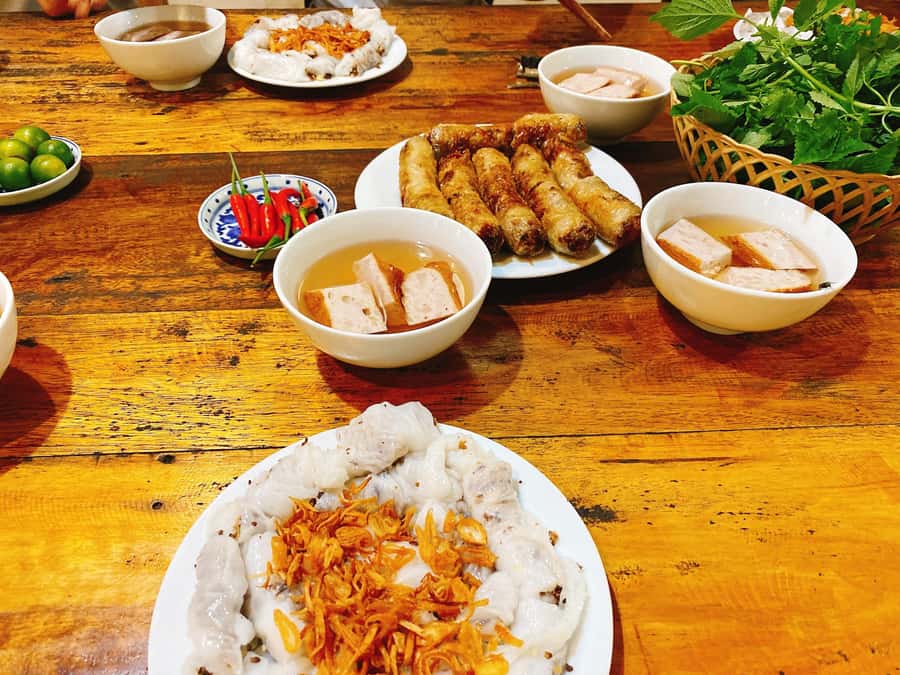 Hanoi Vegan Street Food & Train Street Tour - Stop 1: Banh Cuon Chay at Banh Cuon Gia Truyen Thanh Van