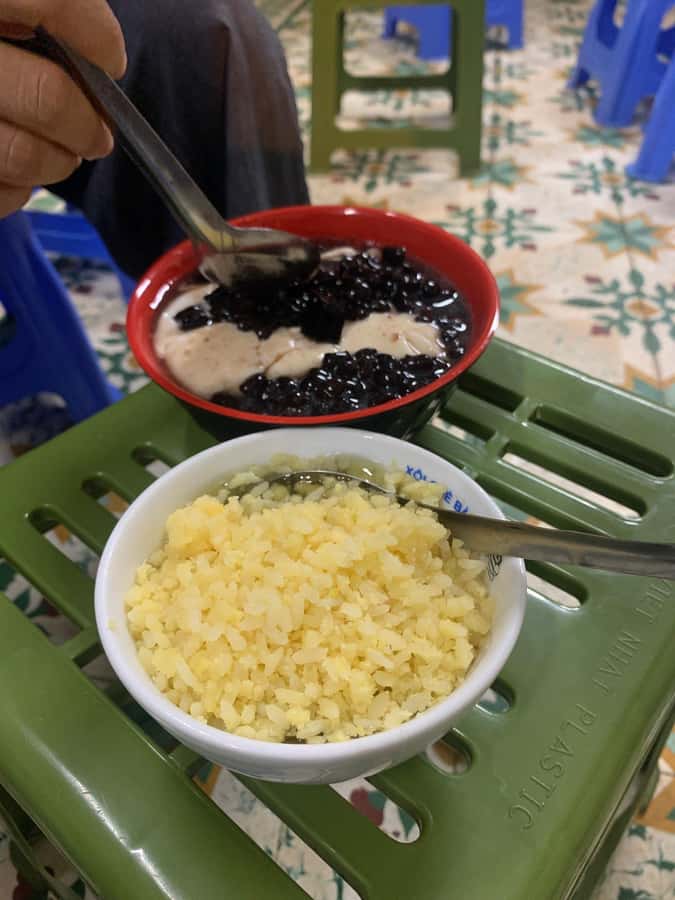 Hanoi Vegan Street Food & Train Street Tour - Dessert Stops: Kem Xoi or Che Xoai