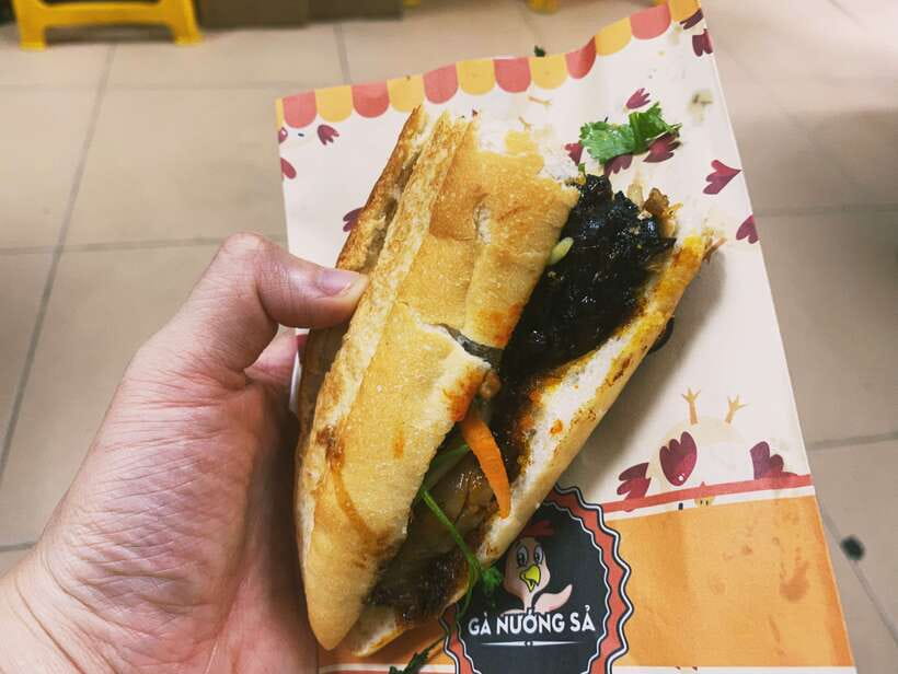 Hanoi: Vietnamese Street Food Tour with Egg Coffee - Where the history and architecture fit (and where they don’t)