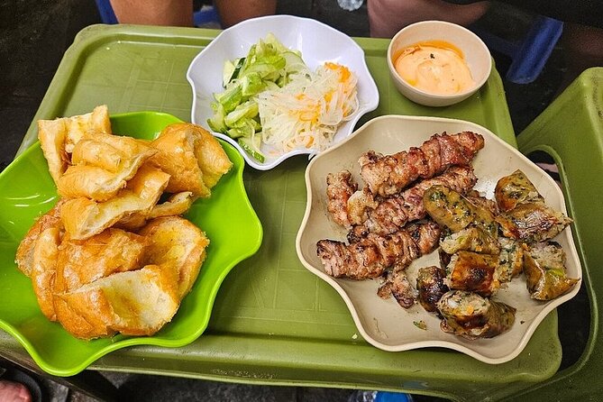 Hanoi Walking Street Food Tour with Train Street - What to expect at the Train Street area (Duờng Tau) when the train arrives