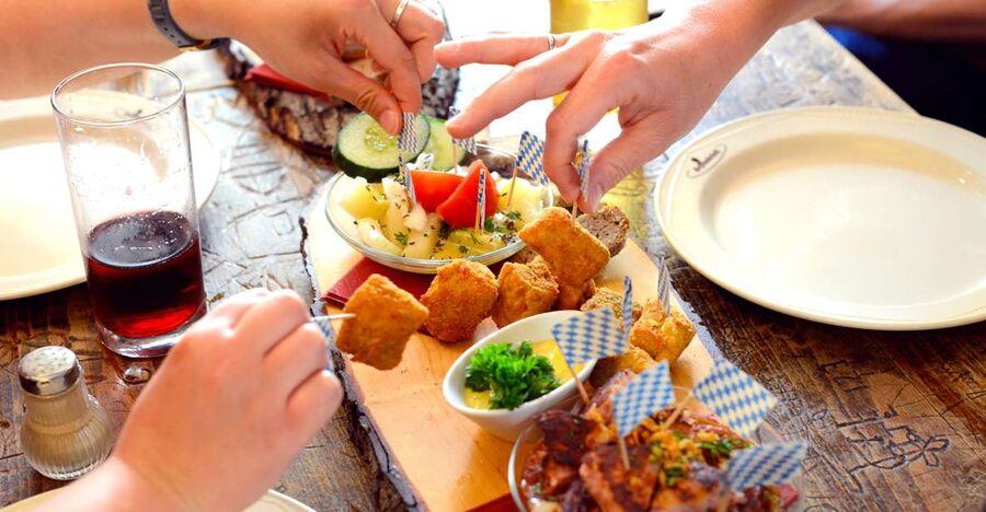 Heidelberg: Culinary city tour with delicious samples - Town Hall to Old Bridge: food stories tied to real places