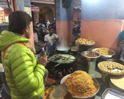 Heritage Walk & Street Food Tasting in Jaipur - Chaura Rasta: chai and classics like samosa and kachori