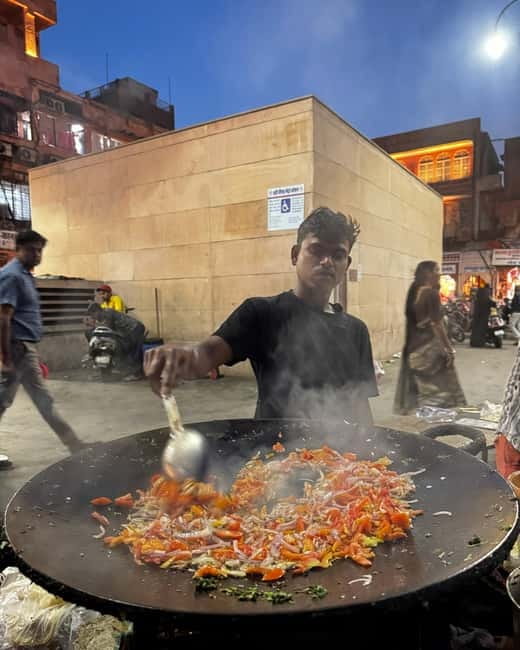 Heritage Walk & Street Food Tasting in Jaipur - Thatheras metal beaters, temple time, and community wells