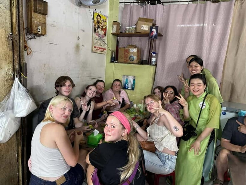Ho Chi Minh City: Motorbike Street Food Tour - 12 Tastings - How the Guide Adds City Meaning to the Food