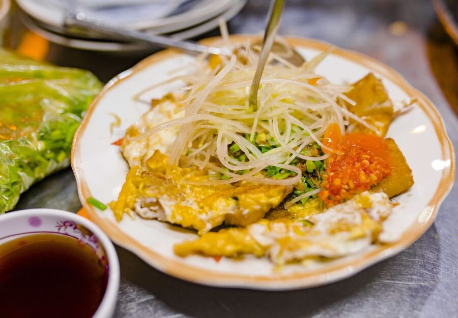 Ho Chi Minh City: Private Street Food Evening Walking Tour - Bột Chiên and Bánh Cuốn: Crispy Meets Soft, With Herb Options