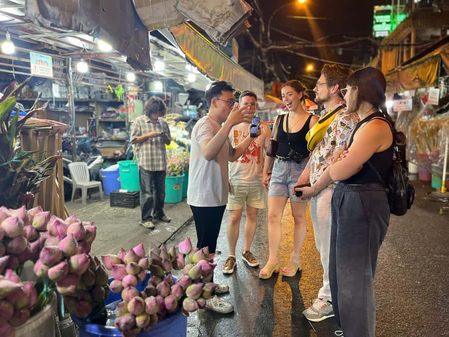 Ho Chi Minh: Local Food Tour by Scooter with Vegan Option - Stop 2: Vietnamese pizza on rice paper, built fresh for you