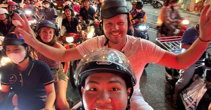 Ho Chi Minh: Local Food Tour by Scooter with Vegan Option - Stop 5: the final snack stop, with beer or sweet endings