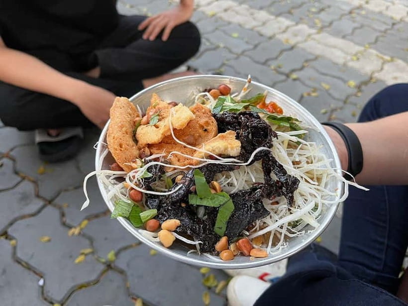 Ho Chi Minh: Original Walking Street Food Tour with Foodies - Getting Picked Up at Your Door: How the Meeting Works