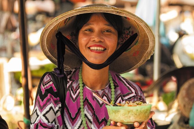 Hoi An at Sunset: Authentic Local Street Food Tour - Drinks: coffee/tea or local beer, and why the order matters