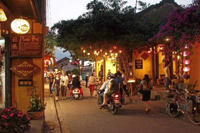 Hoi An at Sunset: Authentic Local Street Food Tour - Family-run venues and changing menus: how to handle it
