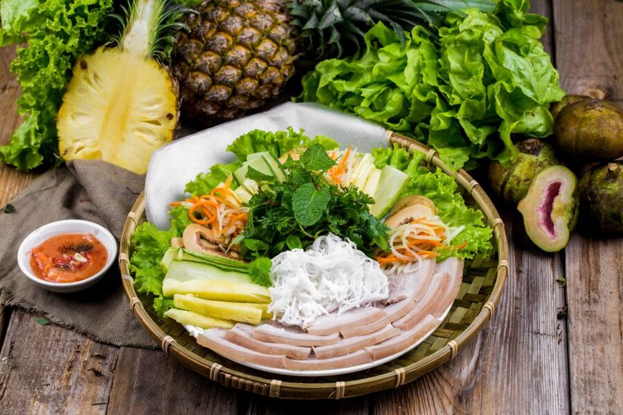 Hoi An: Evening Food Tour with 7 Tastings and Boat Trip - The 4:30 PM start: how the night stays relaxed