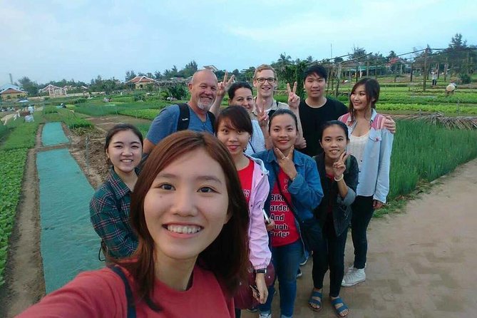 Hoi An Food Tour by Motorbike with Tastings and Dinner - Hoi An Market and the famous bread-shop sandwich stop