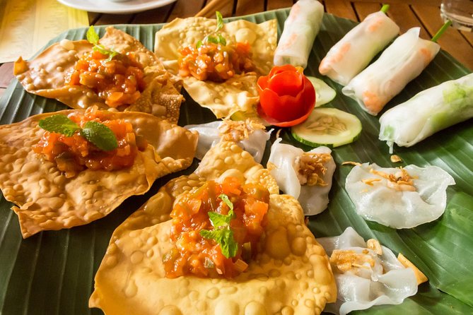 Hoi An Night Market - Ancient Town street food tours by Night - Stop 1: the banh mi bakery that sets the tone