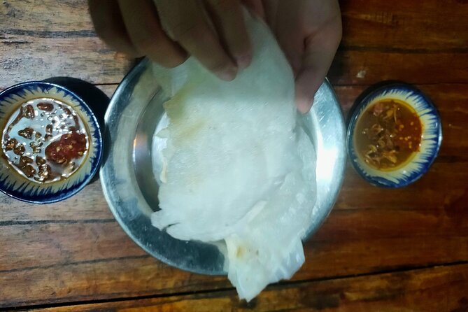 Hoi An street food tour - Strolling for the Classics: Rice Pancakes, Cao Lầu, Bánh Mì, Grilled Pork