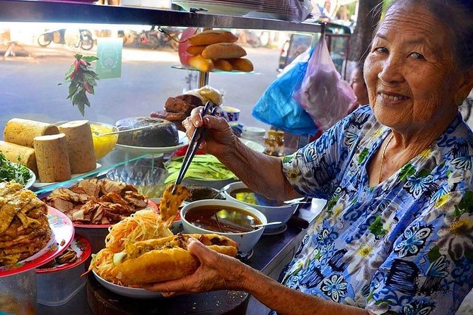 Hoi An Street Food Tour- Eat Like A Local - Meeting points and the walk structure (so you don’t stress)