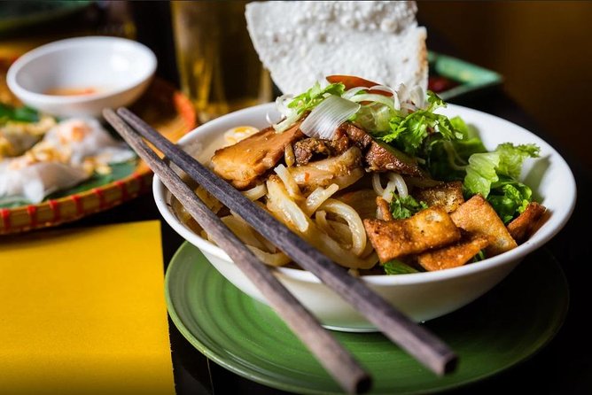 Hoi An Street Food Tour- Eat Like A Local - Ba Le Well BBQ: the set meal that keeps the line moving