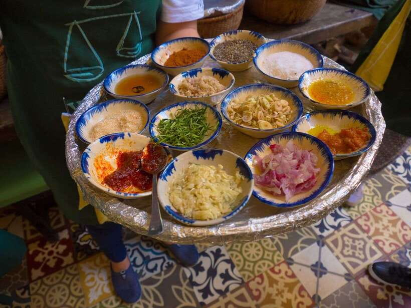Hoi An: Sunset Food Tasting Tour - Dietary needs: what the tour can handle