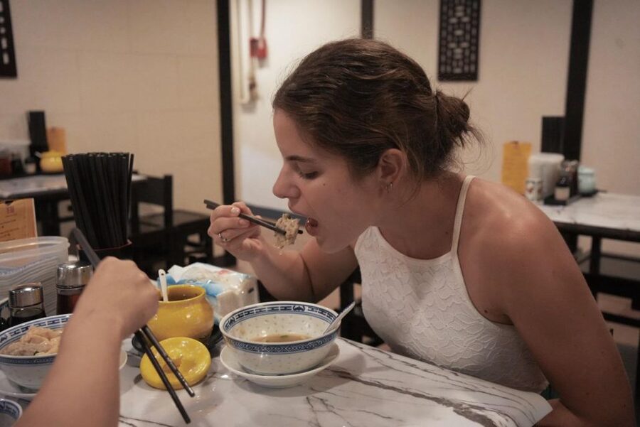 Hong Kong: Street Food Tasting Tour in Old Town Central - Central and Sheung Wan in 3 hours: why this route makes sense