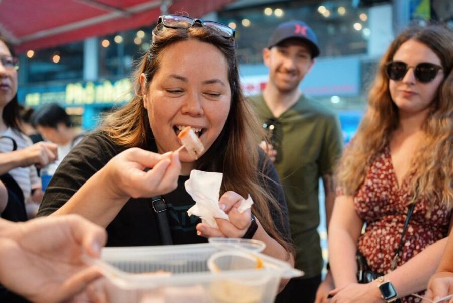 Hong Kong: Street Food Tasting Tour in Old Town Central - Graham Street food market visit: where the city’s snacks crowd together
