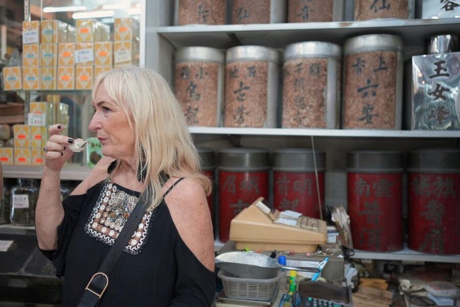 Hong Kong: Street Food Tour with Locals - Dim Sum and Wonton - Dim sum hideouts: har gow and why “fancy snacks” went mainstream