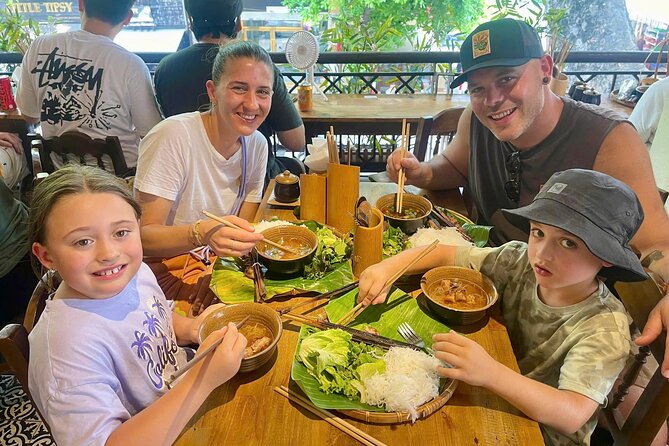 (HOT) Hanoi Guided Street Food and Train Street Tour with Local - Why Train Street works best at the beginning