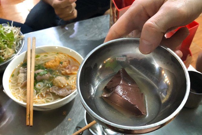 Hue Authentic Street Food tour - Your English-speaking guide: more than just ordering