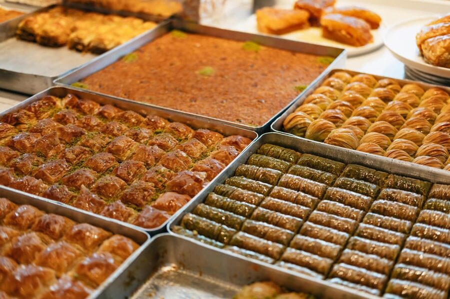 Istanbul: European and Asian Side Guided Foodie Walking Tour - Tasting strategy: how the tour keeps your stomach happy