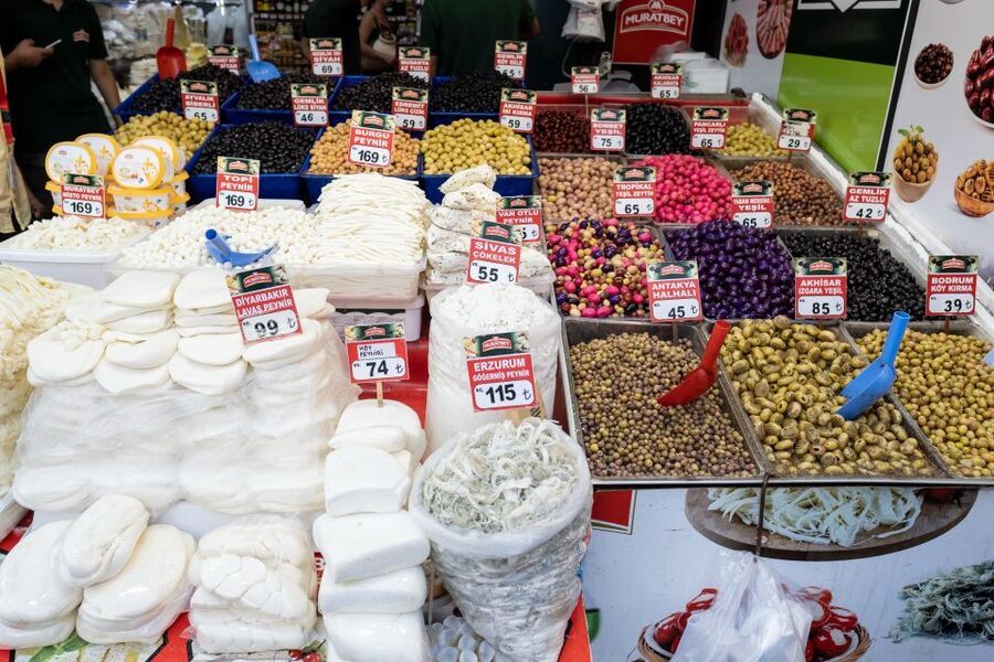 Istanbul: European and Asian Side Guided Foodie Walking Tour - Kadıköy Çarşı market: guided wandering, snack sampling, and lunch