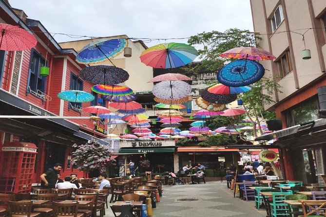 Istanbul Kadikoy Private Food Tour with 12+ Local Tastings - What you’ll actually eat and drink (the 12+ tastings effect)