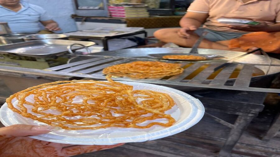 jodhpur: street food tour with over 8 food tastings - Entering Jodhpur by foot: the clock tower start