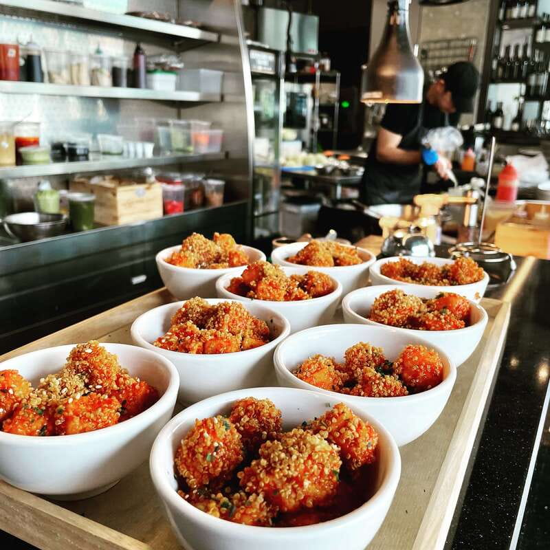 Kelowna: Walking Food Tour with 7 Tastings and 4 Drinks - Your 3-hour Kelowna route, from waterfront boardwalk to rooftop views