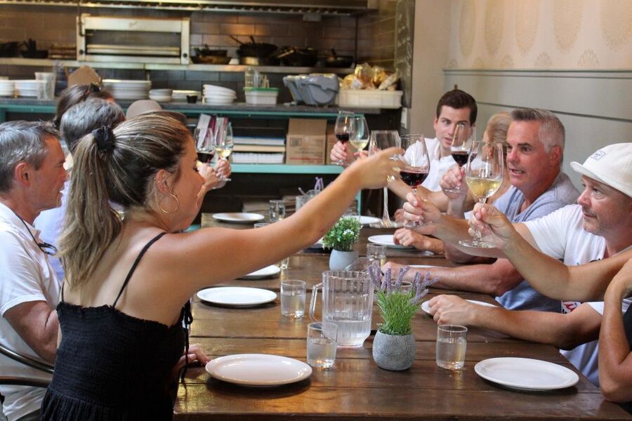 Kelowna: Walking Food Tour with 7 Tastings and 4 Drinks - Small group size: why max 10 really changes the tour