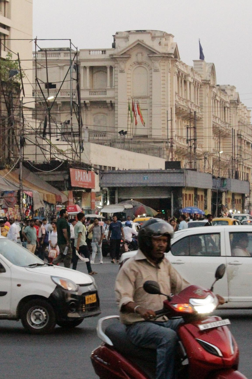 Kolkata Midtown Madness- A Street Food & Nightlife Tour - Midtown Madness at 5 pm: what makes this tour feel like real city life