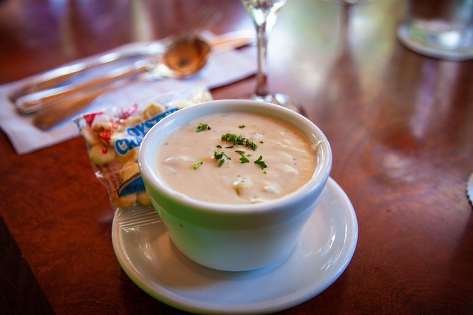 Kona Walking Food Tour - Hulihee Palace stop: a fast history lesson with context