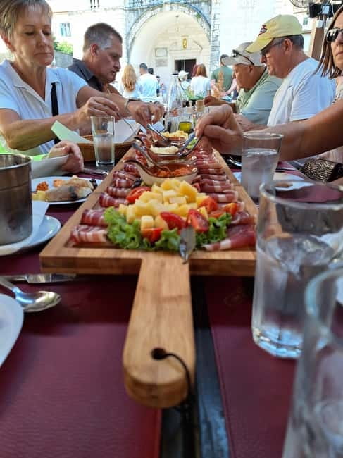Kotor: Private Walking Tour with Wine and Food Tasting - Meeting at the Sea Gate: the quickest way to feel oriented