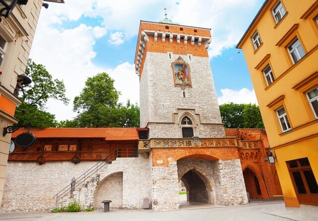 Krakow: Food Tour of 10 Tastings with Pierogi, Vodka & More - Why a 10-Tasting Walk Makes Sense in Krakow