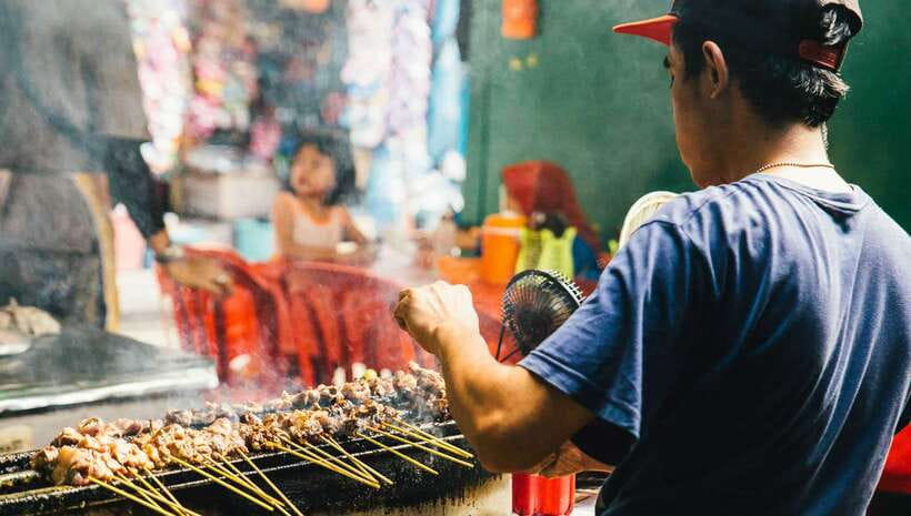 Kuala Lumpur: Local Street Food Night Tour - Jalan Alor: dim sum bites and satay lok lok with peanut sauce
