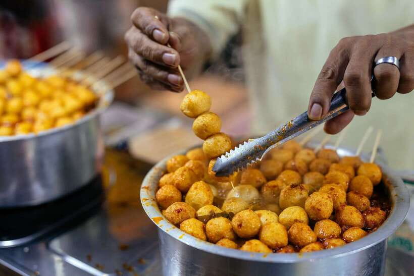 Kuala Lumpur: Local Street Food Night Tour - Private guide stories: why the tour feels smarter than a food guidebook