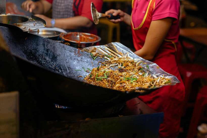 Kuala Lumpur: Local Street Food Night Tour - Logistics and smart tips before you go