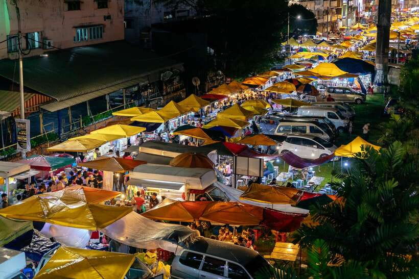 Kuala Lumpur: Local Street Food Night Tour - Who should book this Kuala Lumpur street food night tour