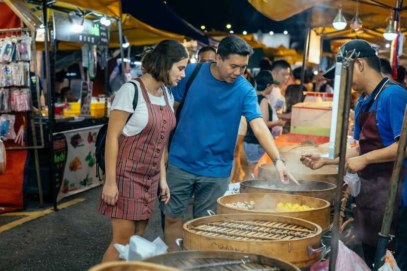 Kuala Lumpur: Local Street Food Night Tour - Hutong Food Court at Jalan Bukit Bintang: siew bao and curry puff