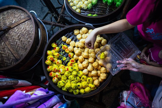 Kuala Lumpur Local Street Food Private Walking Tour by Night - How the Guide’s Stories Affect What You Taste