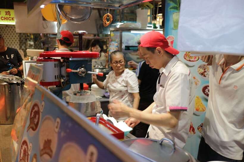 Kuala Lumpur: Nightlife Street Food Tour with 6 Tastings - Sri Maha Mariamman Temple: culture before the next bite