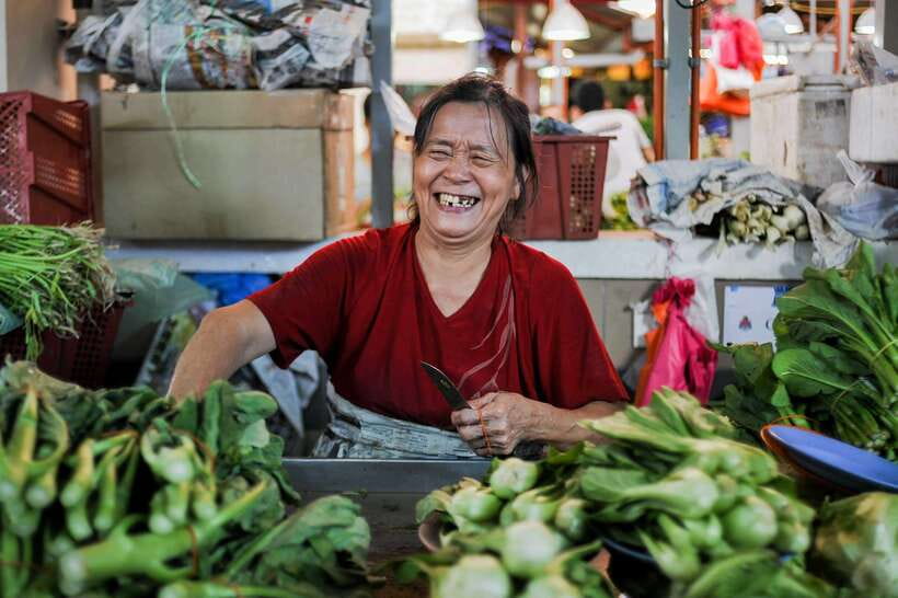 Kuala Lumpur: Private Food Tour – 10 Tastings with Locals - Meeting at Central Market and what your 3-hour walk feels like