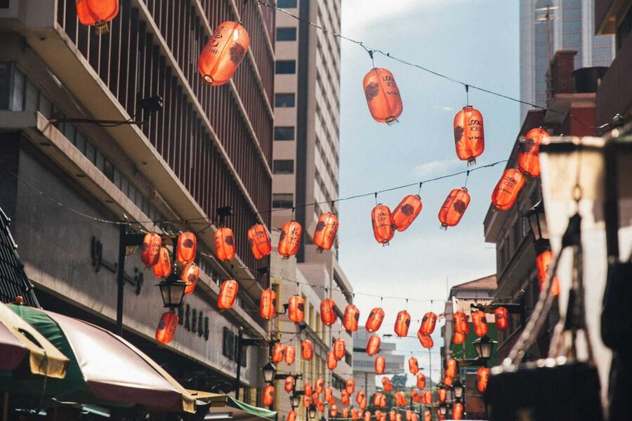 Kuala Lumpur: Private Food Tour – 10 Tastings with Locals - Guides, personality, and why small groups matter