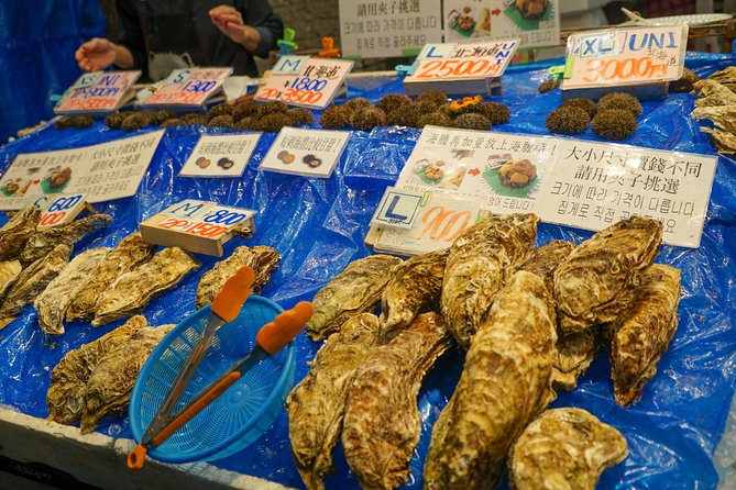 Kuromon Market Food Walking Tour in Osaka (6 stops, 6 tastes) - Guides who help you eat: ordering help, pacing, and culture