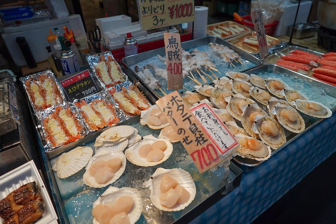 Kuromon Market Food Walking Tour in Osaka (6 stops, 6 tastes) - Kuromon Market: how the tastings actually feel while walking