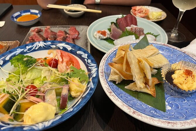 Kyoto: Gion & Pontocho Food Tour with 13 Dishes - Yasaka Shrine at Night: Why the Start Matters